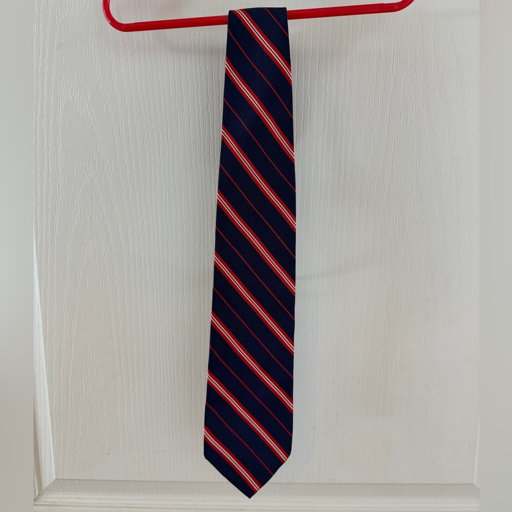Brooks Brothers Navy and Red Diagonal Stripe Tie